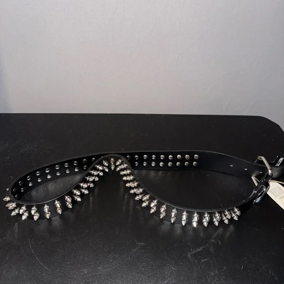 Hot Topic Black Spiked Belt - Picture 1 of 2